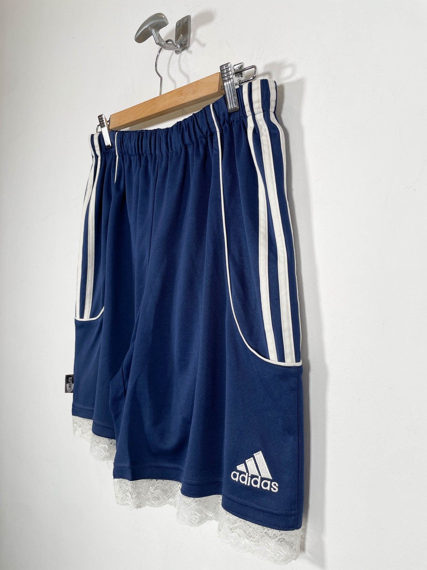Short Adidas con puntilla - Talla L