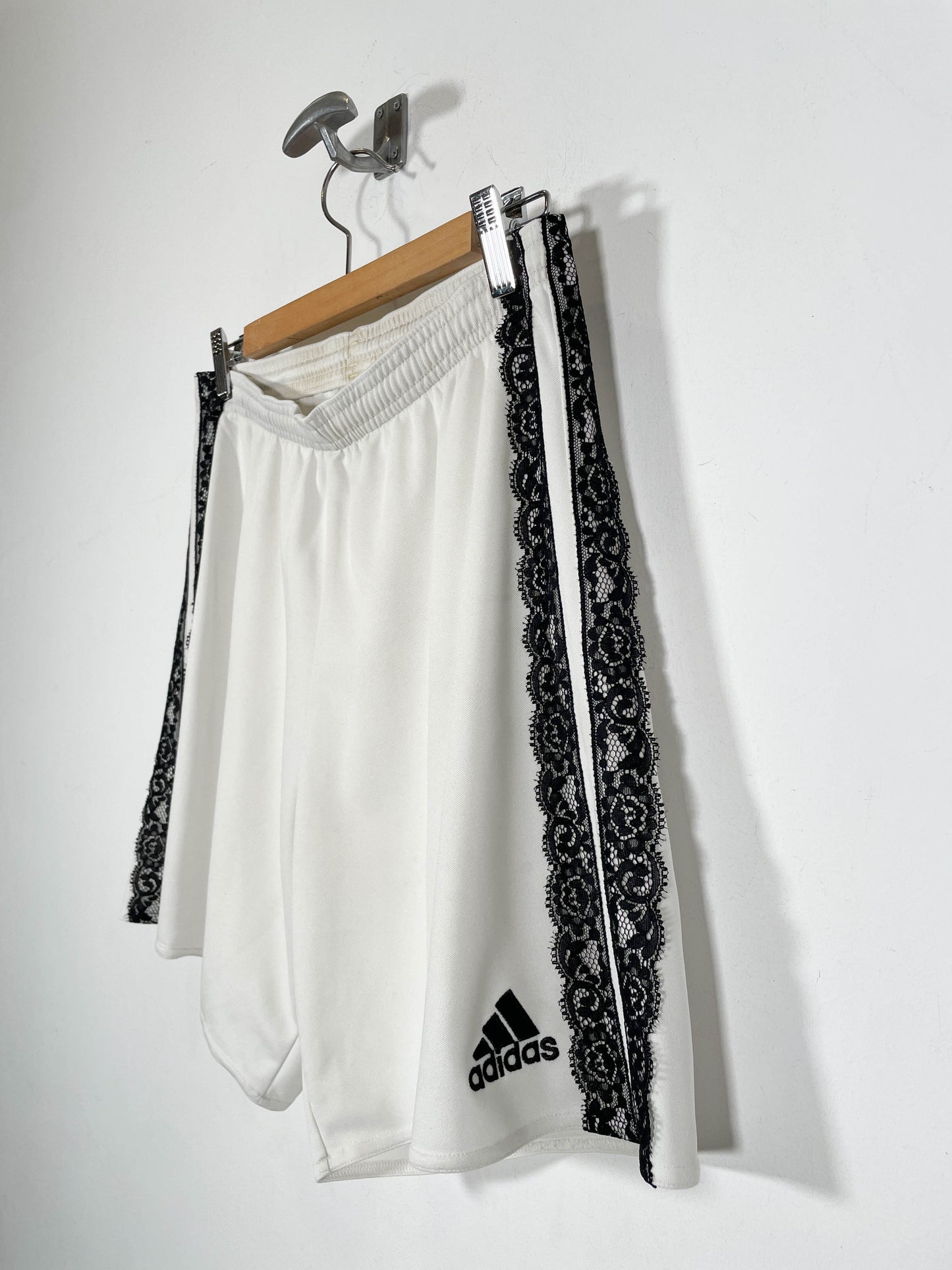 Short Adidas con puntilla - Talla M