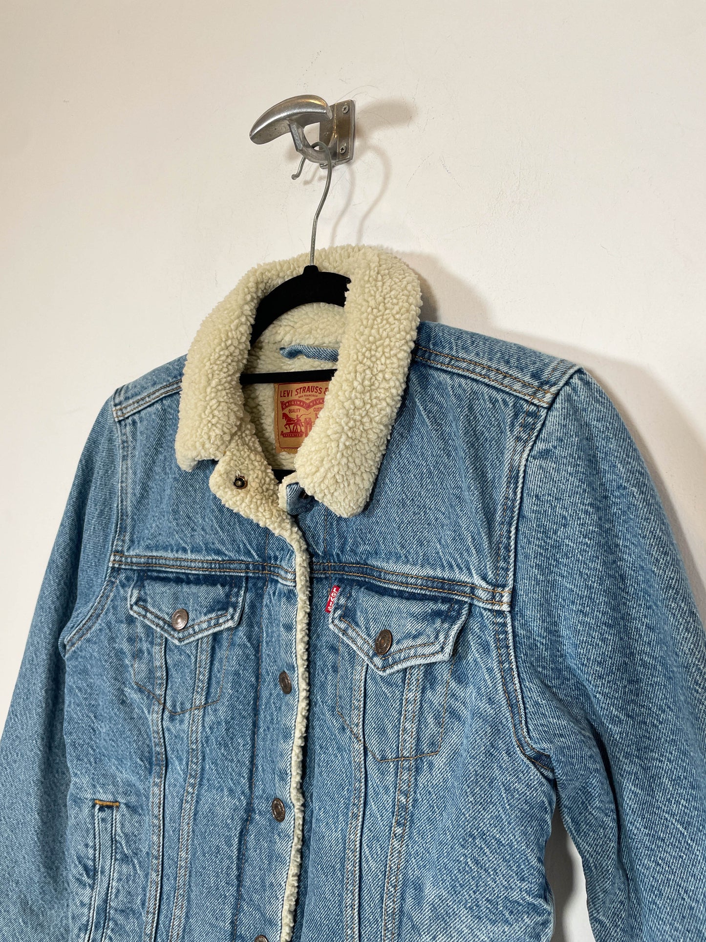 Chaqueta vaquera Levi's con borrego - Talla XS