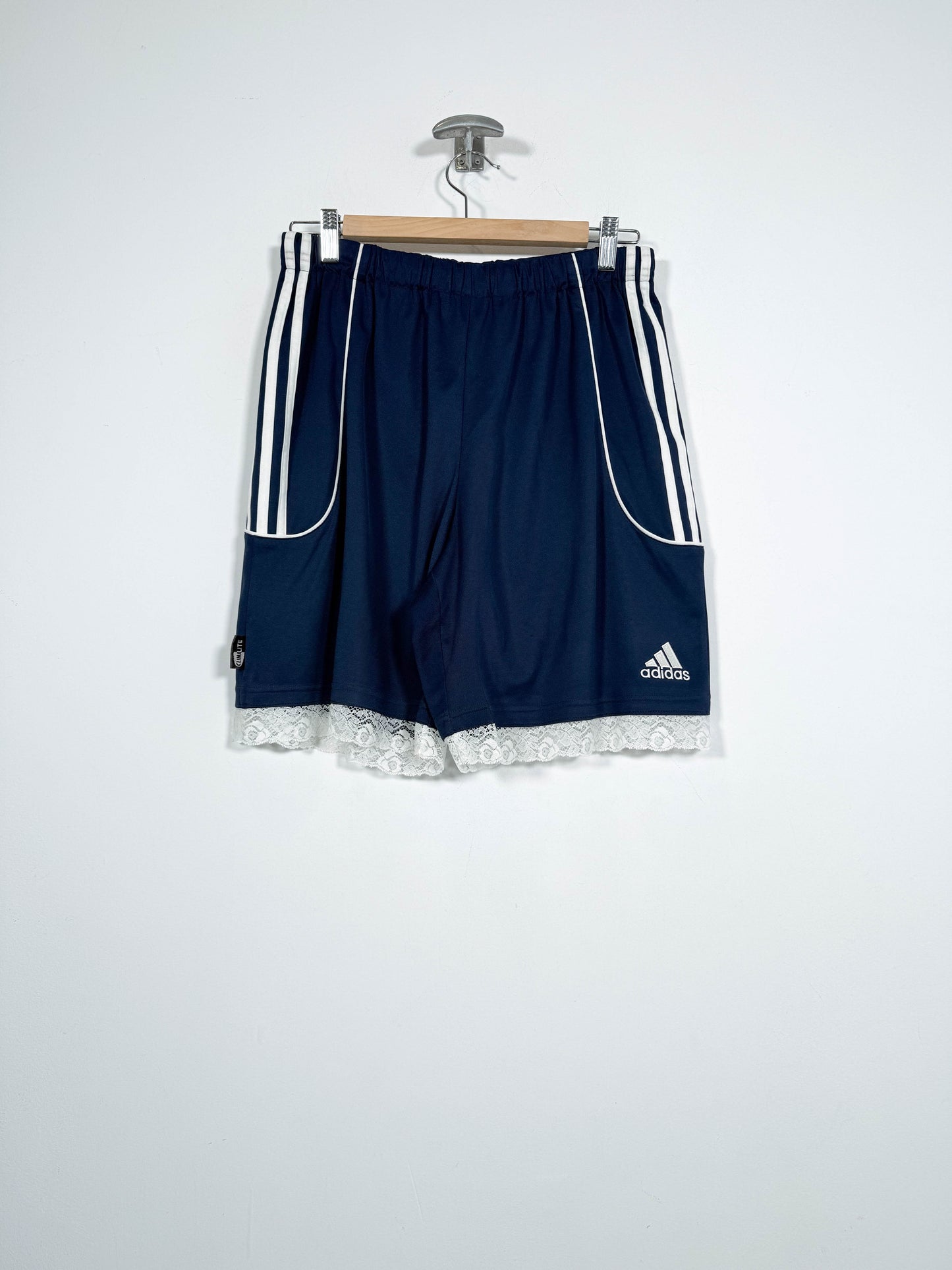 Short Adidas con puntilla - Talla L