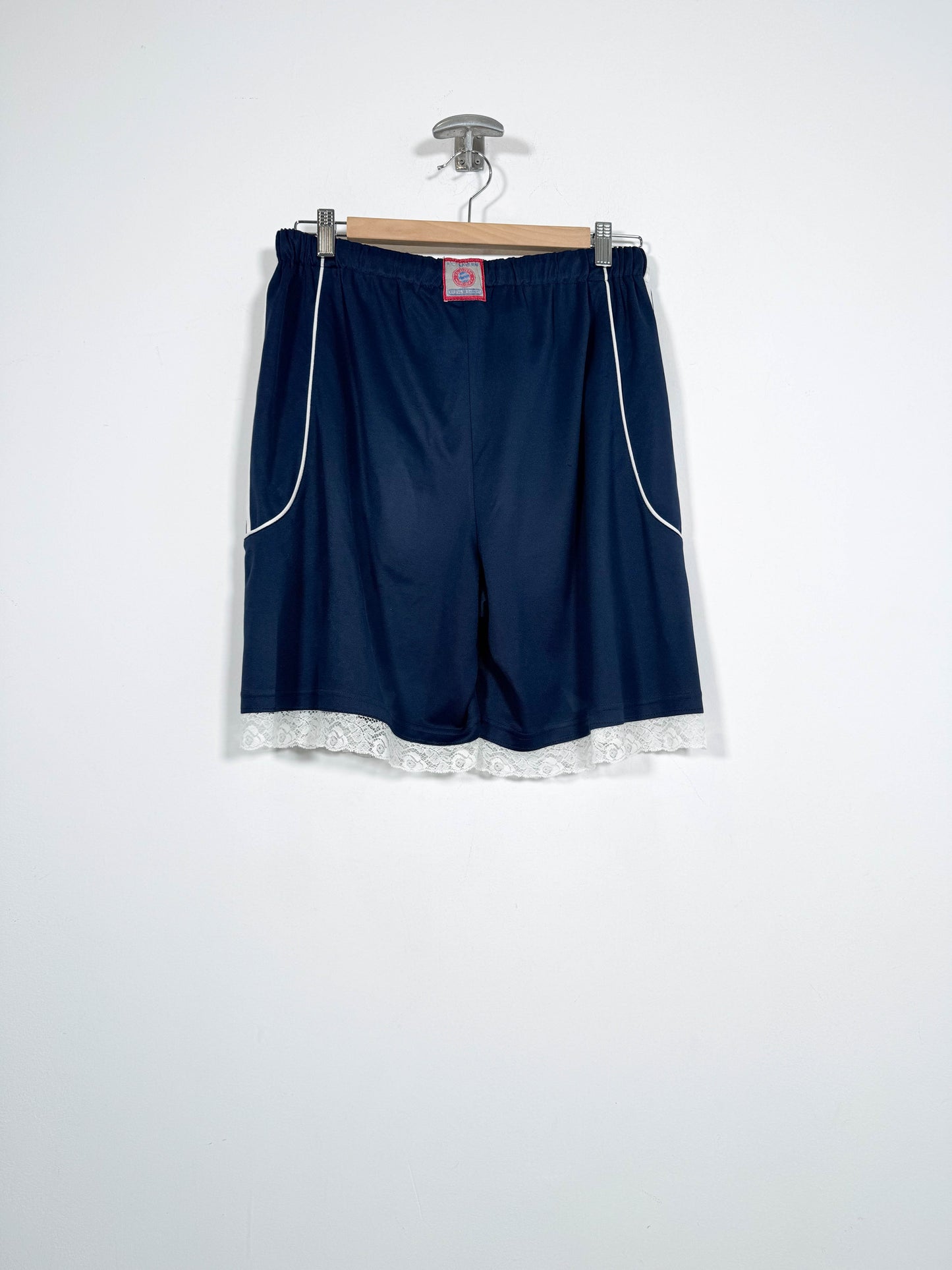 Short Adidas con puntilla - Talla L
